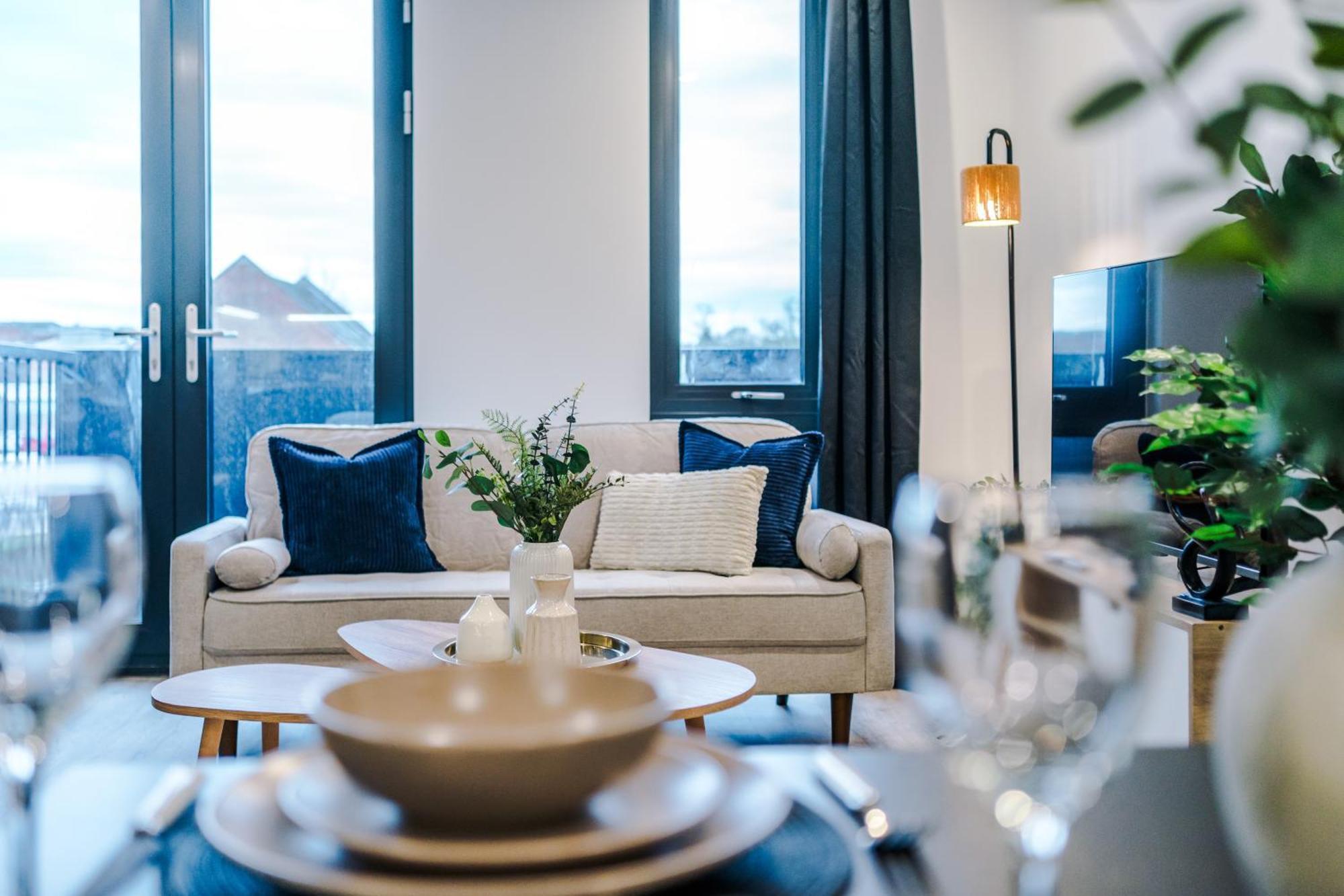 Icona 2 Apartment, With Free Onsite Gym And Secure Parking *