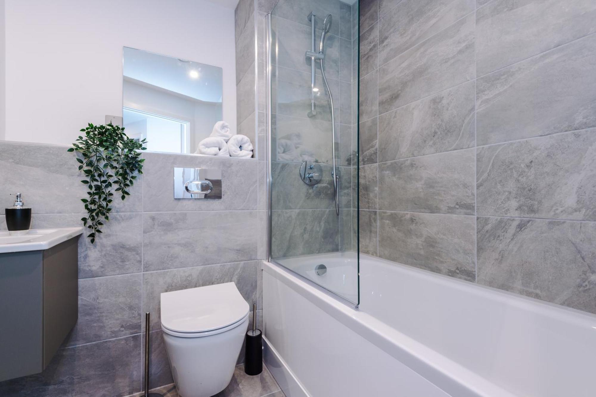 Icona 2 Apartment, With Free Onsite Gym And Secure Parking * York
