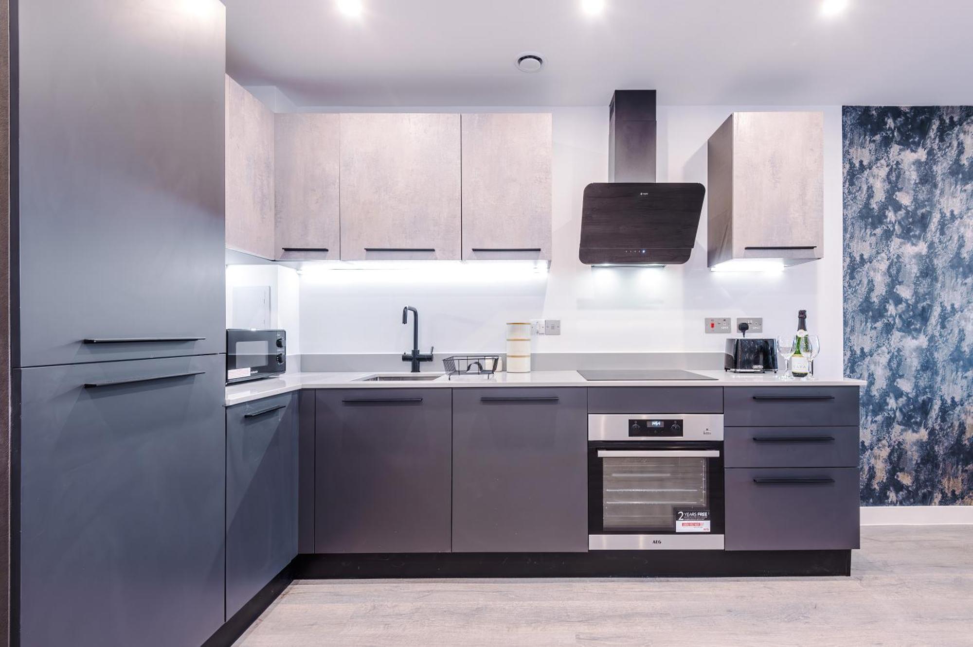 Icona 2 Apartment, With Free Onsite Gym And Secure Parking Apartment *