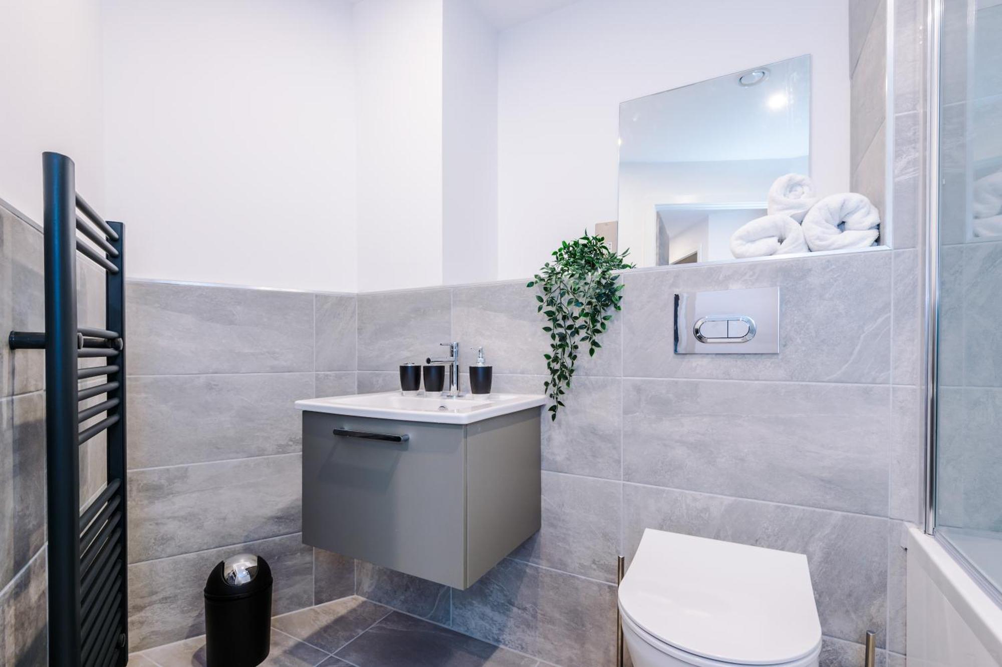Icona 2 Apartment, With Free Onsite Gym And Secure Parking